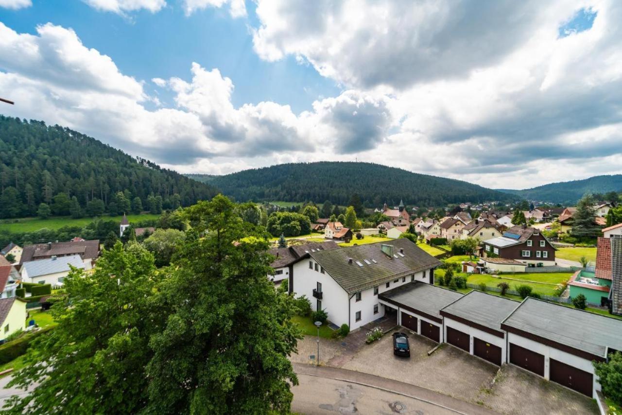 Schwarzwaldsuite Mit Panorama Waldblick Enzklosterle Luaran gambar